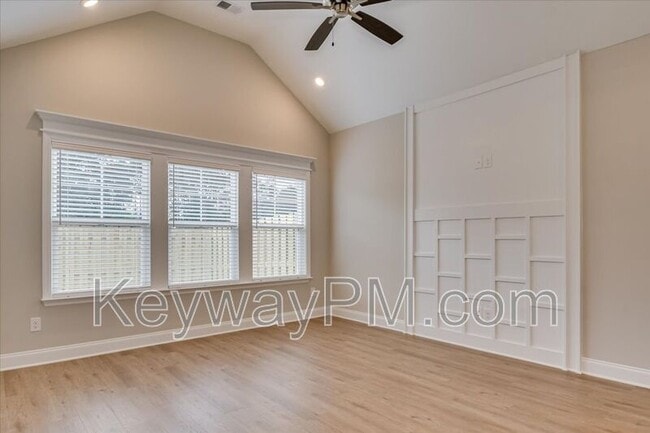 Building Photo - 715 Bronze Wy