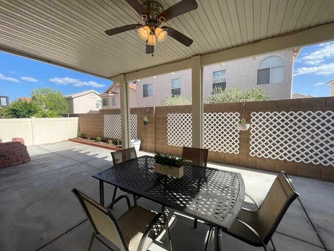 Building Photo - Carry Over Showing: This property has been...