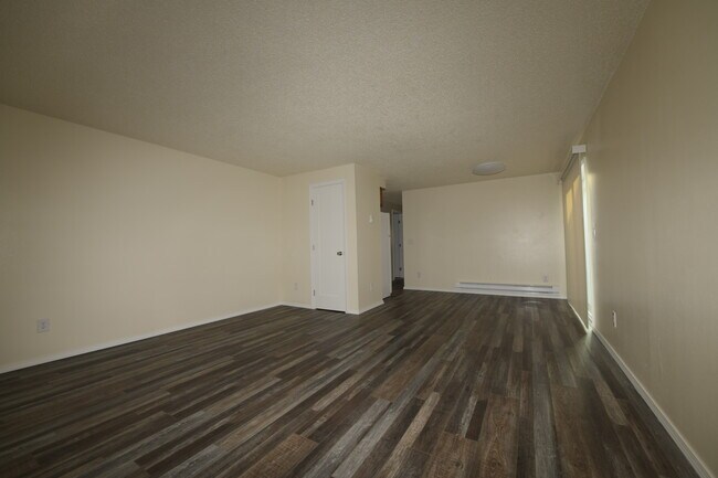 Living room - 4768 State St