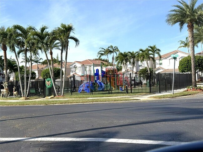 Building Photo - 10802 NW 84th Ln