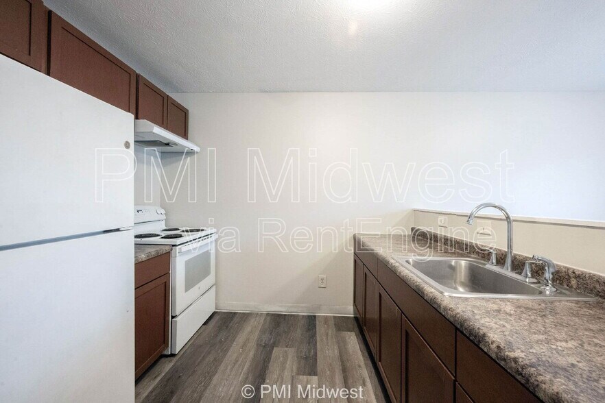 Building Photo - 622 N Linwood Ave