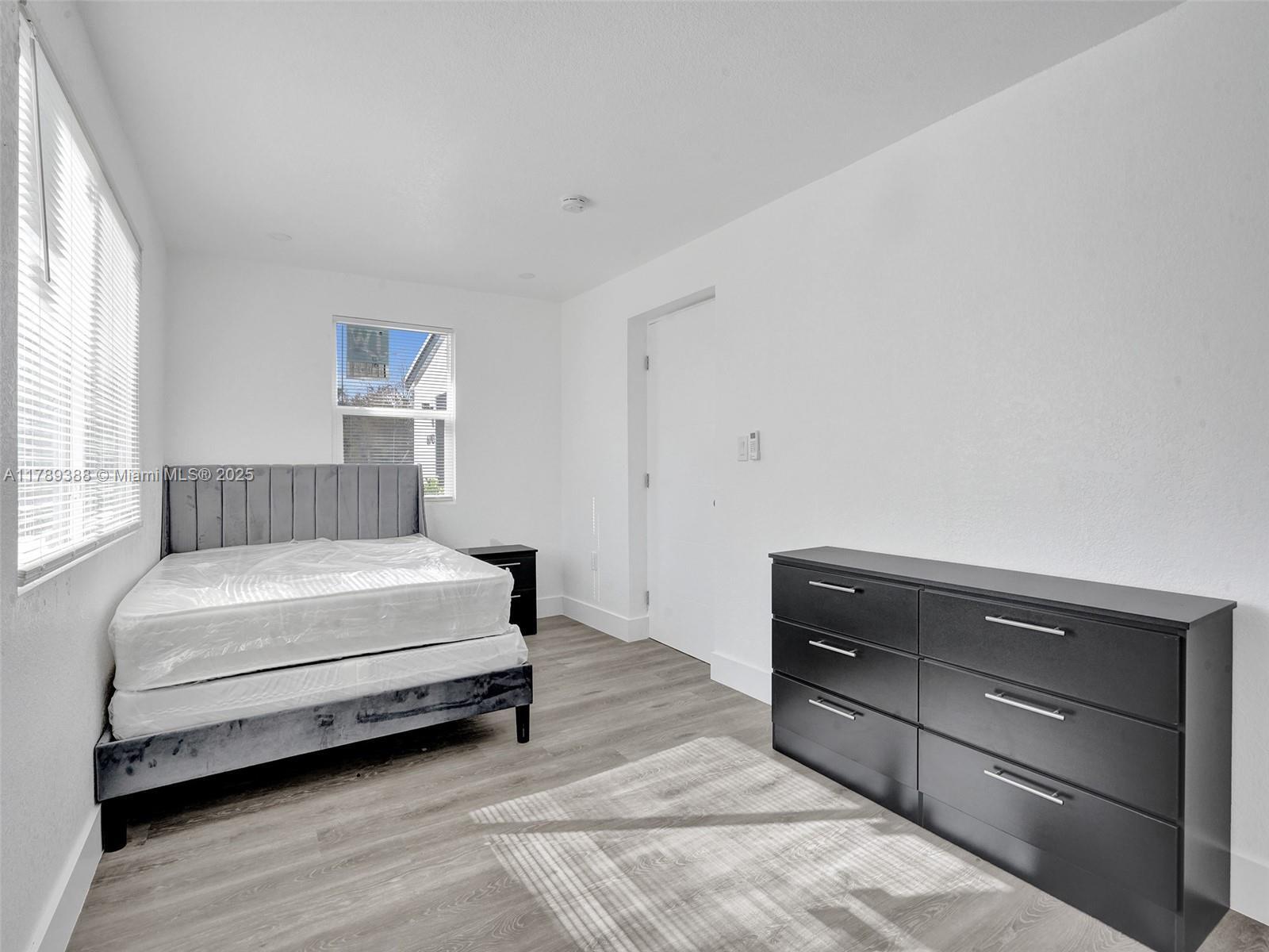 Building Photo - 6147 SW 40th St