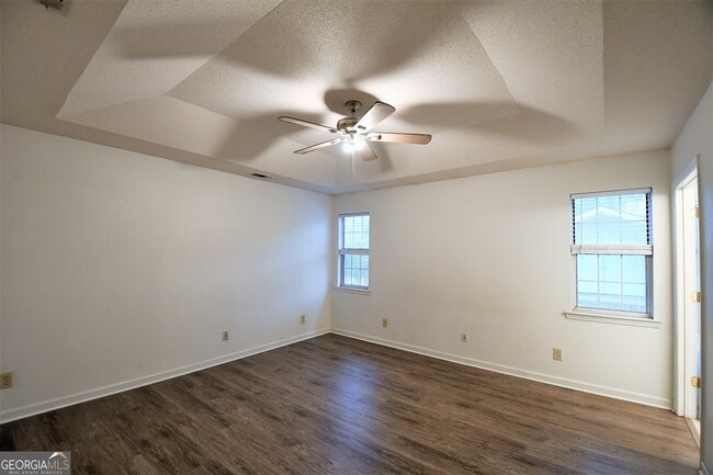 Building Photo - 815 Bedford Park