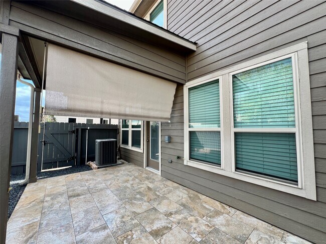 Building Photo - 10916 Cannes Memorial Dr