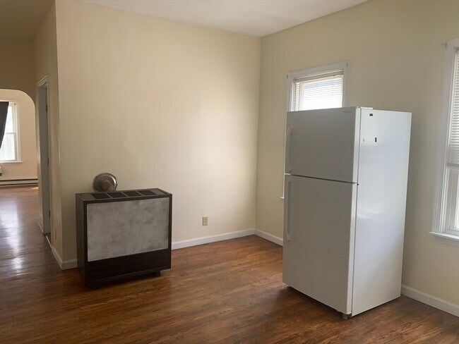 Building Photo - 549 4th St