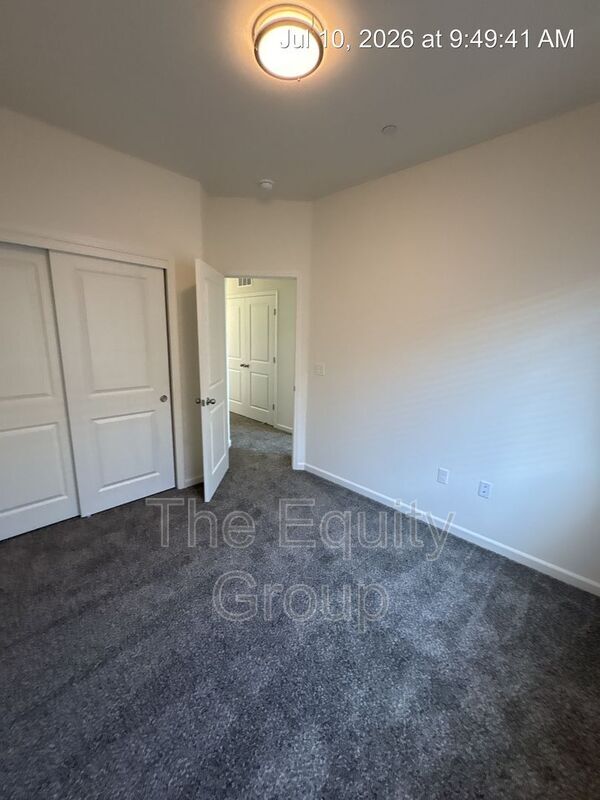 Building Photo - 735 S Pinkham St