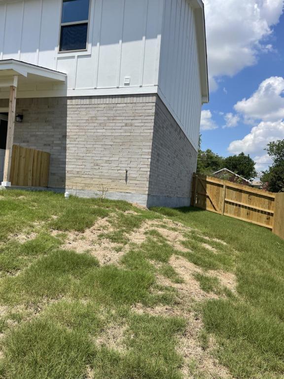 Building Photo - 512 Raymond St