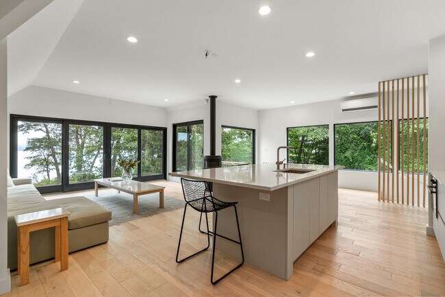 Building Photo - 44 Eagles Ln