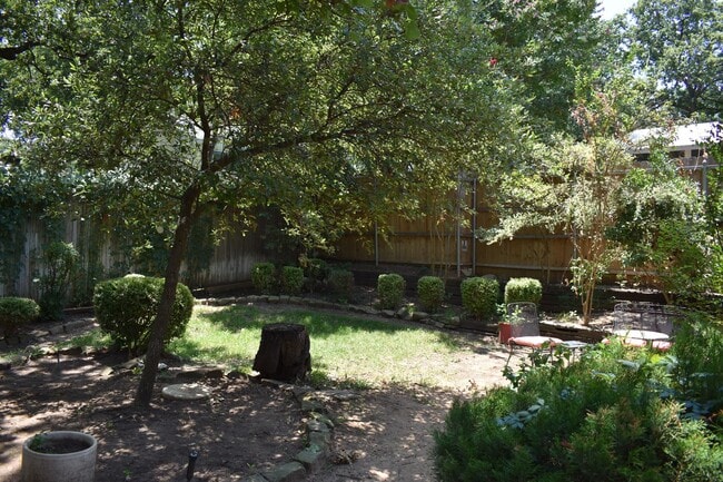 Building Photo - 414 Teal Wood Ln