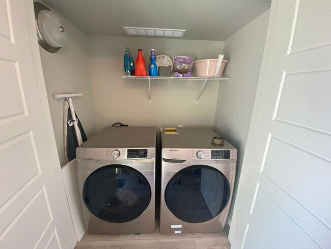 Building Photo - Beautiful 3 bedroom Carriage House in Bann...