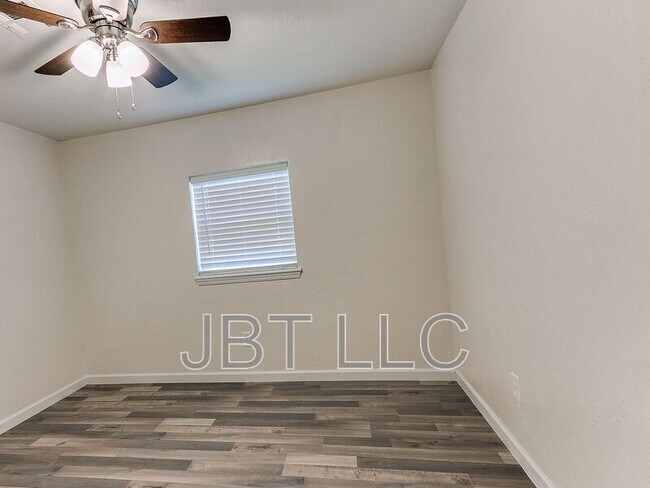 Building Photo - 4416 Meadowoak Dr