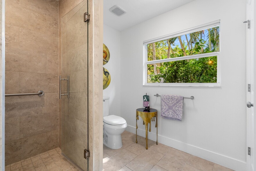 Primary Bath - 1750 Alta Vista St