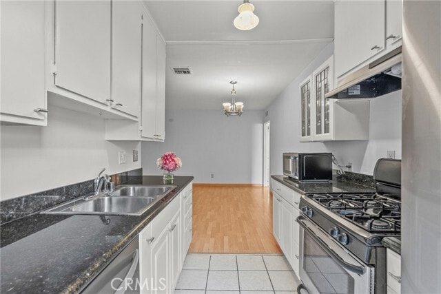 Building Photo - 5055 Coldwater Canyon Ave