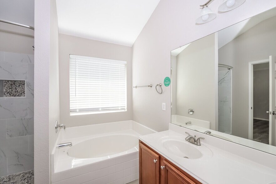 Building Photo - 620 Destin Dr