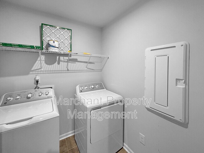 Building Photo - 403 Moss Branch Ct