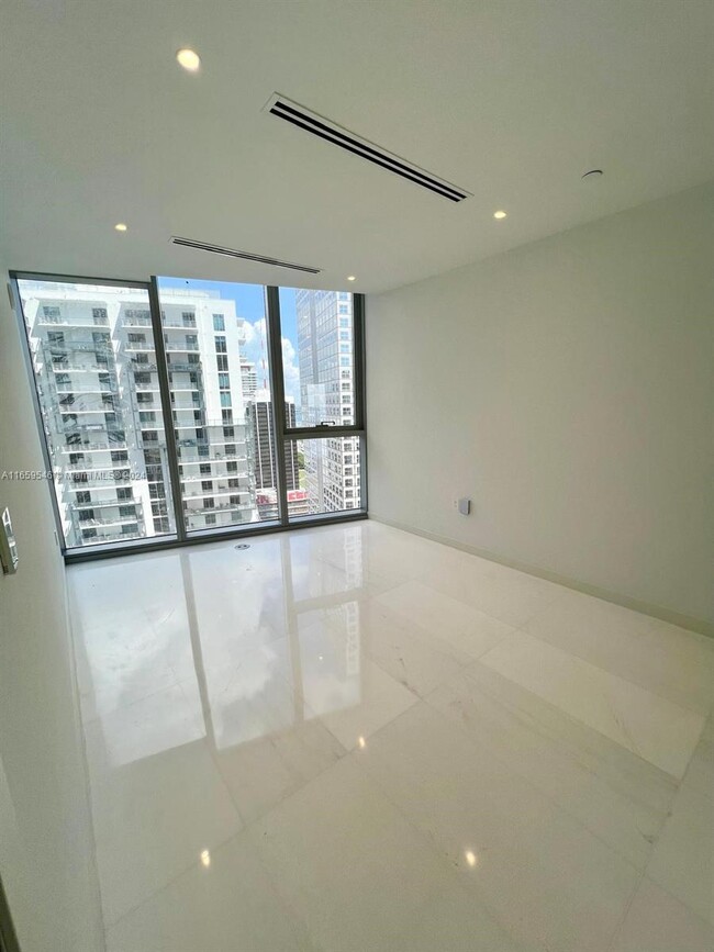 Building Photo - 300 Biscayne Blvd Way