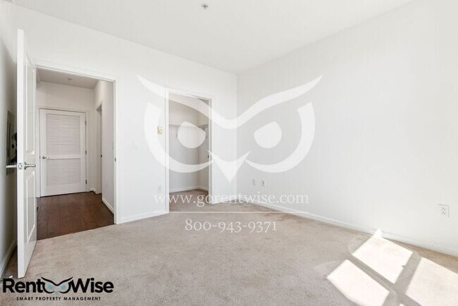 Building Photo - 401 Crescent Ct