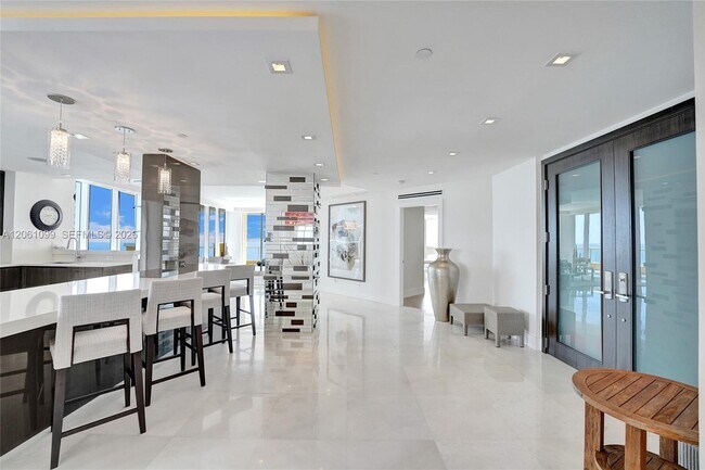 Building Photo - 17875 Collins Ave