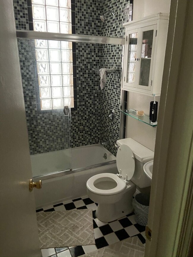 Building Photo - Charming Home Right Across From Montrose Park