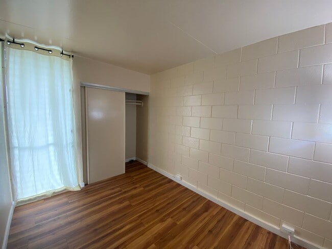 Building Photo - 025RIV