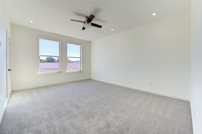 Building Photo - 2931 El Fenice Ln