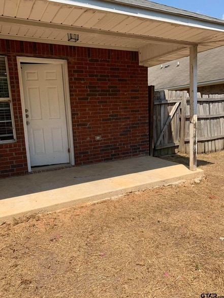 Building Photo - 113 Elm Creek Dr