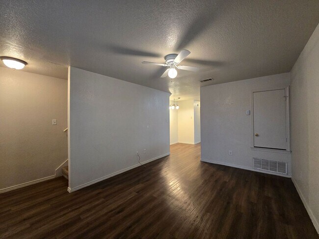 Building Photo - 2805 Kerrville Ct