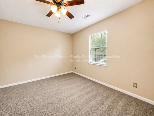 Building Photo - 437 S Gallaher View Rd