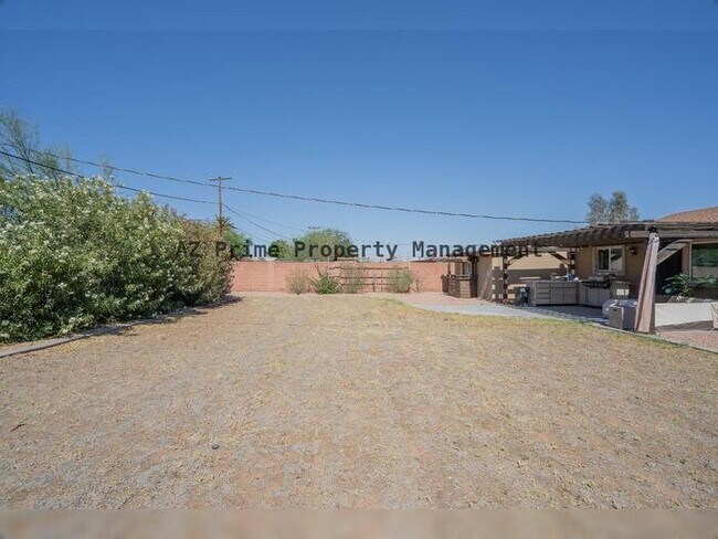 Building Photo - 1942 W Indianola Ave