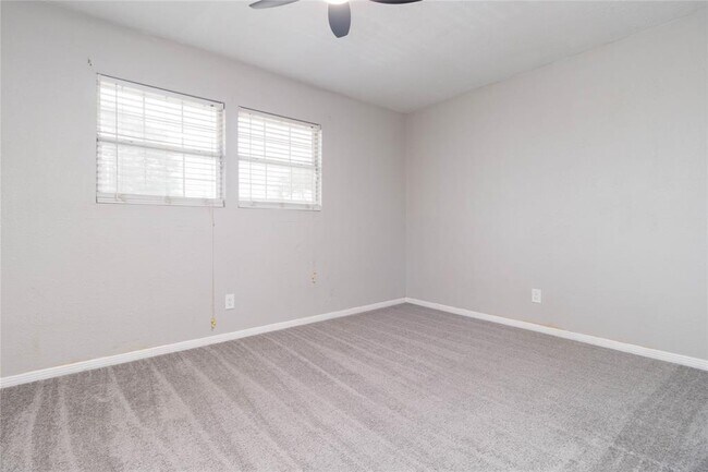 Building Photo - 4035 Almond Lake Dr