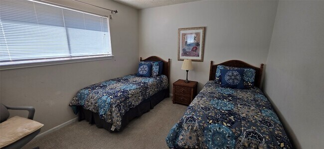 Building Photo - 1702 Castaway St