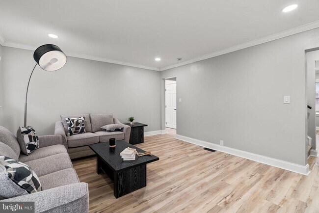 Building Photo - 10530 Scaggsville Rd