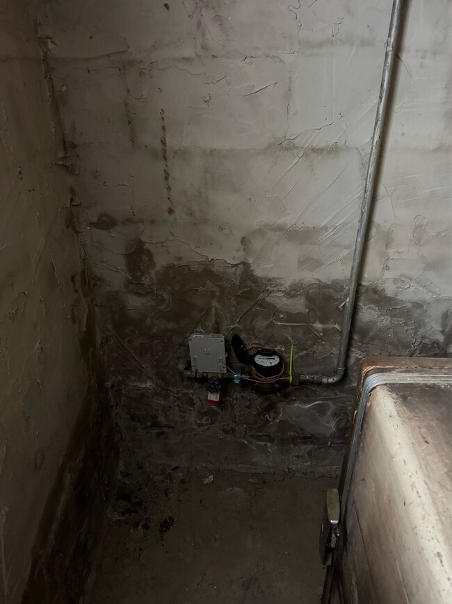 Building Photo - 1925 Sheridan Rd