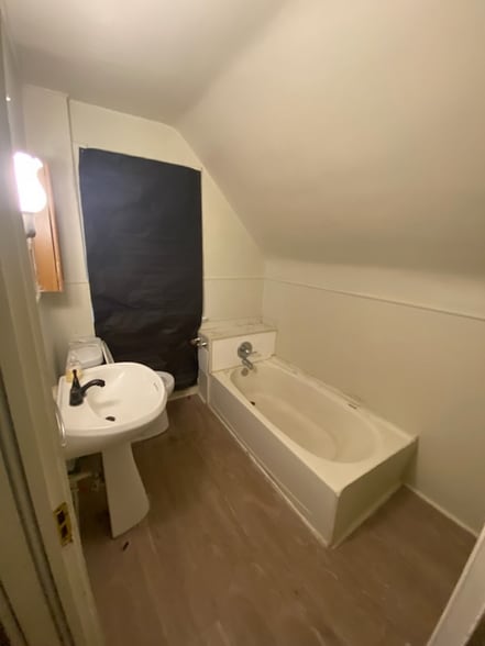 Building Photo - 31 W Oakland St