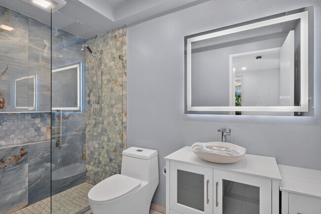 Building Photo - 2490 E Miramonte Cir