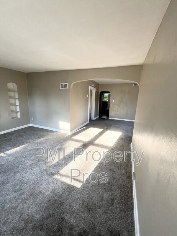 Building Photo - 3154A N 12th St Upper