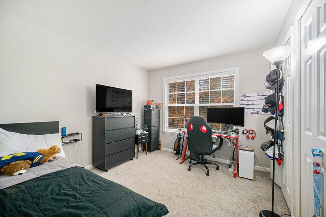 Building Photo - 2765 Barclay Way