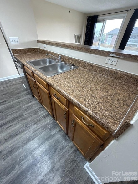 Building Photo - 1604 Arlyn Cir