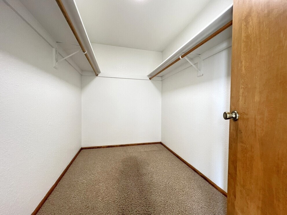 Building Photo - 2909 N Hillway Dr