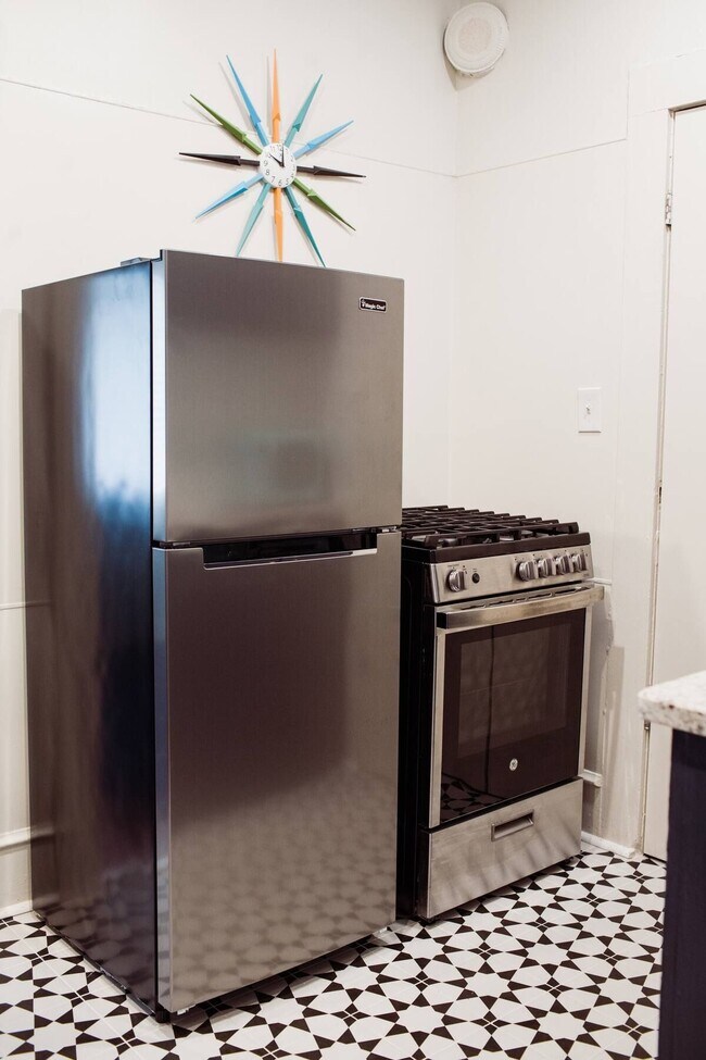 Building Photo - Lawrence House