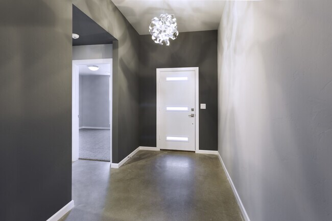 Building Photo - Stylish, Modern, Nearly New | 4-Bed | 2-Bath | Deer Creek Schools