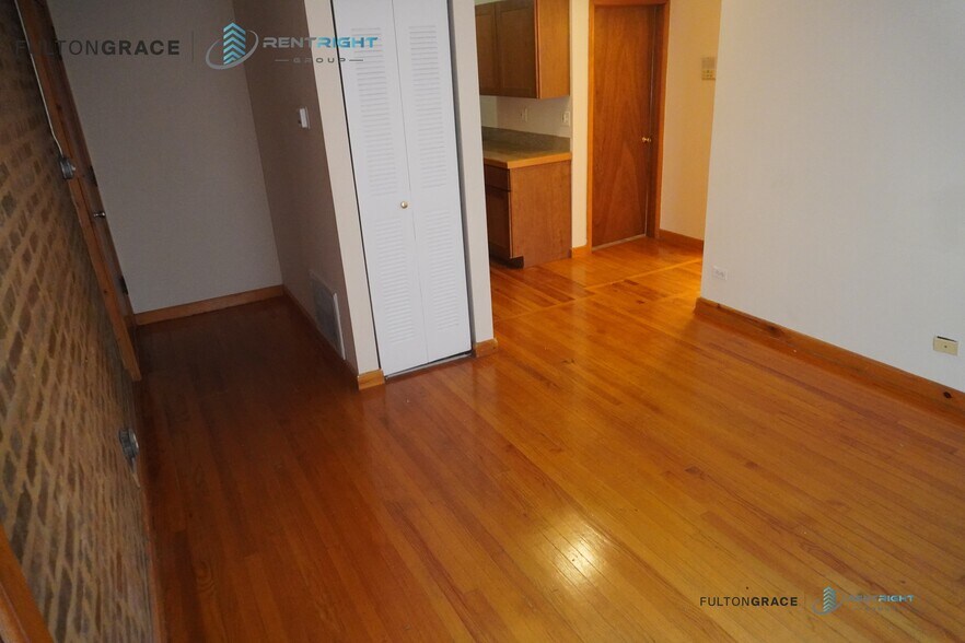 Building Photo - 6357 N Lakewood Ave