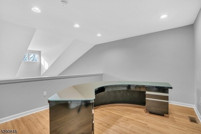 Building Photo - 48 Loft Dr