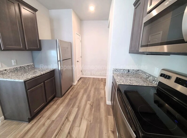 Building Photo - 1701 Crimson Lake Blvd