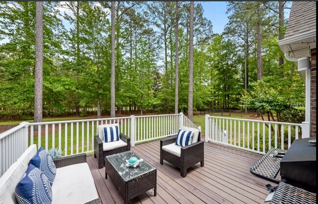 Building Photo - RARE STUNNER 4BR/2.5BA Home in Carolina Co...