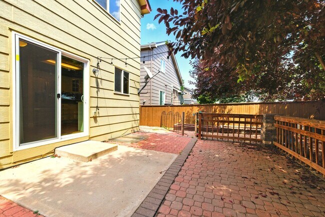 Building Photo - Amazing 3 Bed 4 Bath Highlands Ranch House...