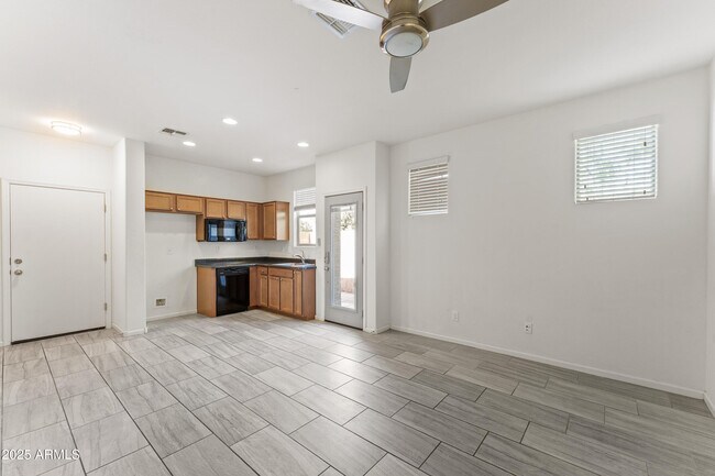 Building Photo - 3881 E Narrowleaf Dr