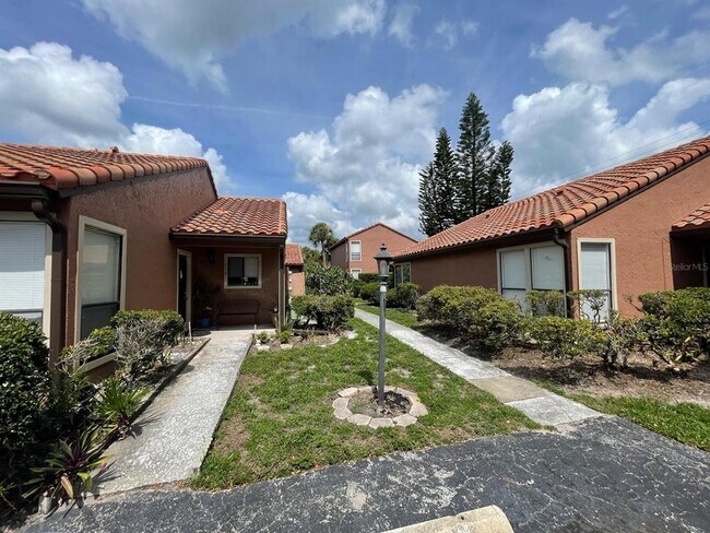 Building Photo - 614 Grenadine Ct