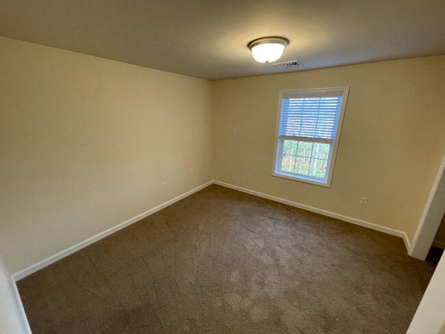 Building Photo - 540 Northend Dr