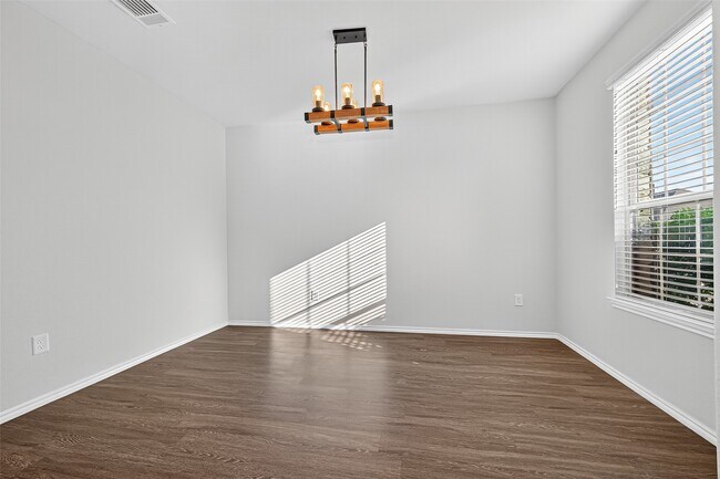 Building Photo - 5027 Brewcastle Ln